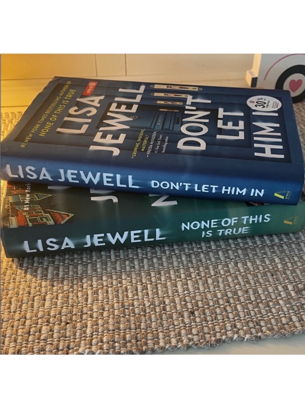 Lisa Jewell Hardcover Book Lot - Green & Blue Covers - Picture 2 of 3